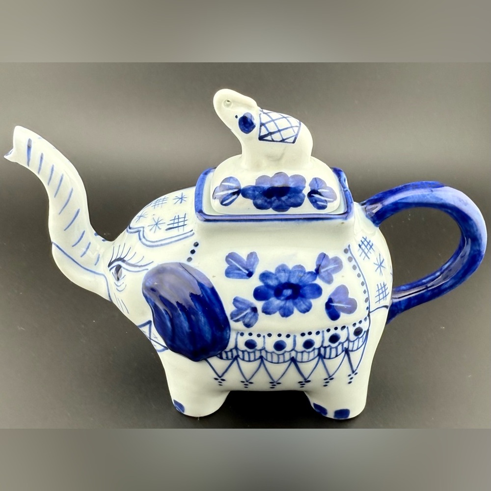 Vintage Porcelain blue and white elephant teapot w/an elephant top. 8oz.